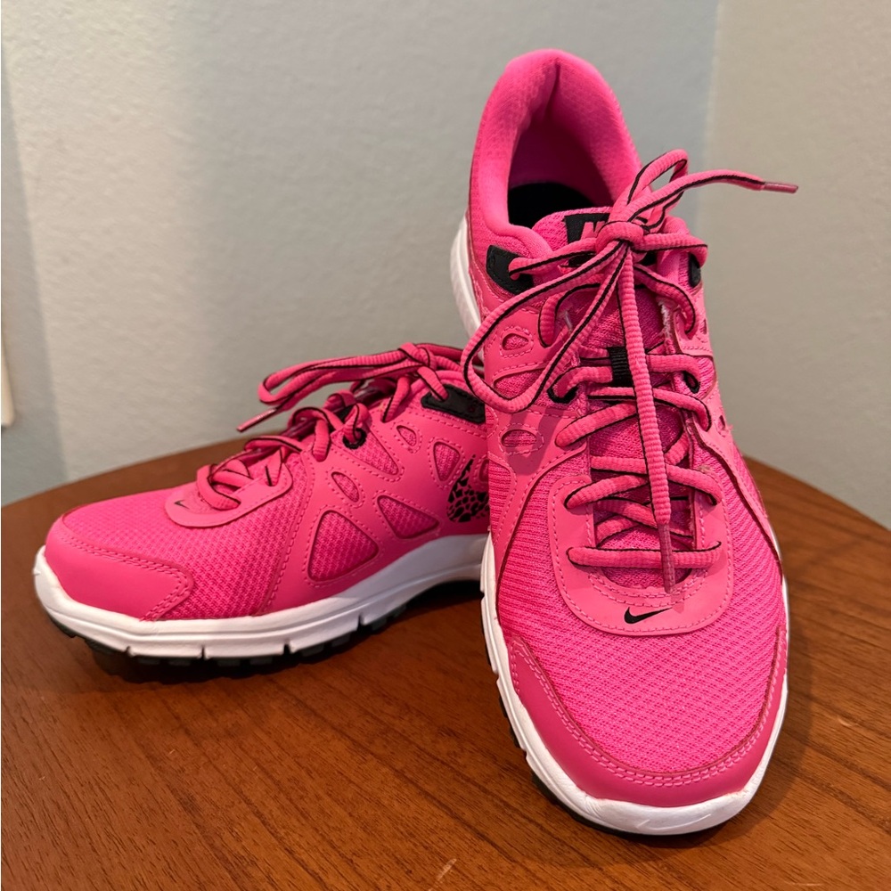 Nike Women’s Pink Running Shoes Size 8.5 – New Without Box